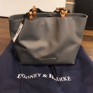 NWT Dooney & Bourke City Flynn bag in Taupe